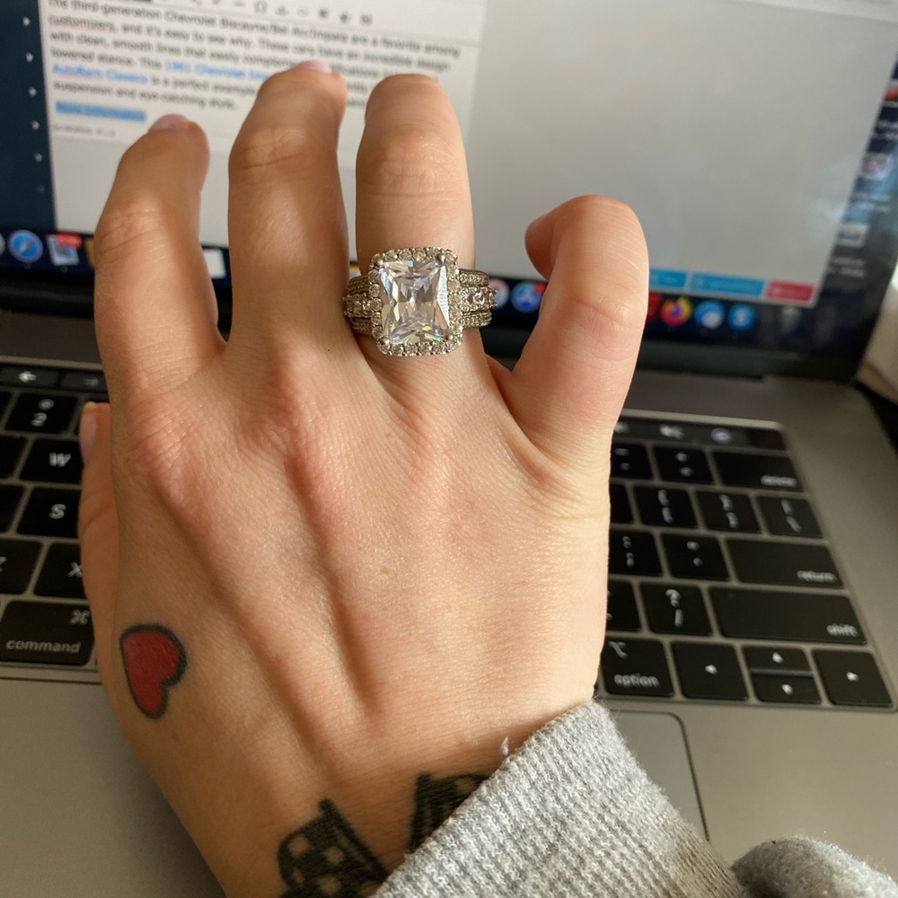 Stunning radiant cut ring